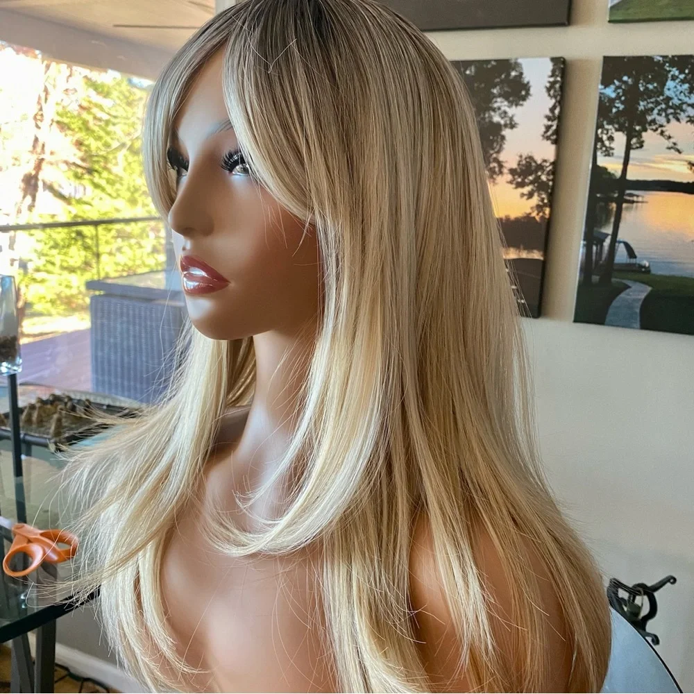 FABULOUS BLONDE LAYERED WIG 💕Adjustable Mesh Inside 💕Synthetic💕SO natural !💕